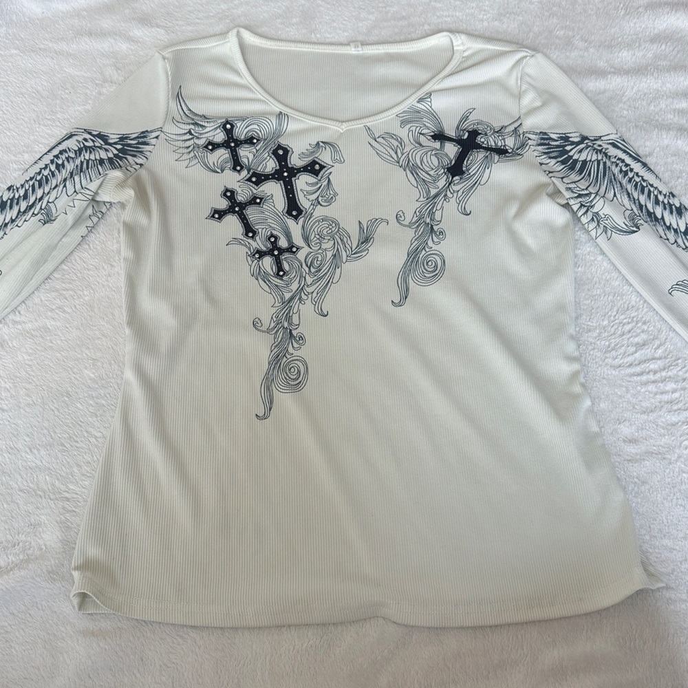 Amazon Women's Cream Long Sleeve Top with Black Graphic